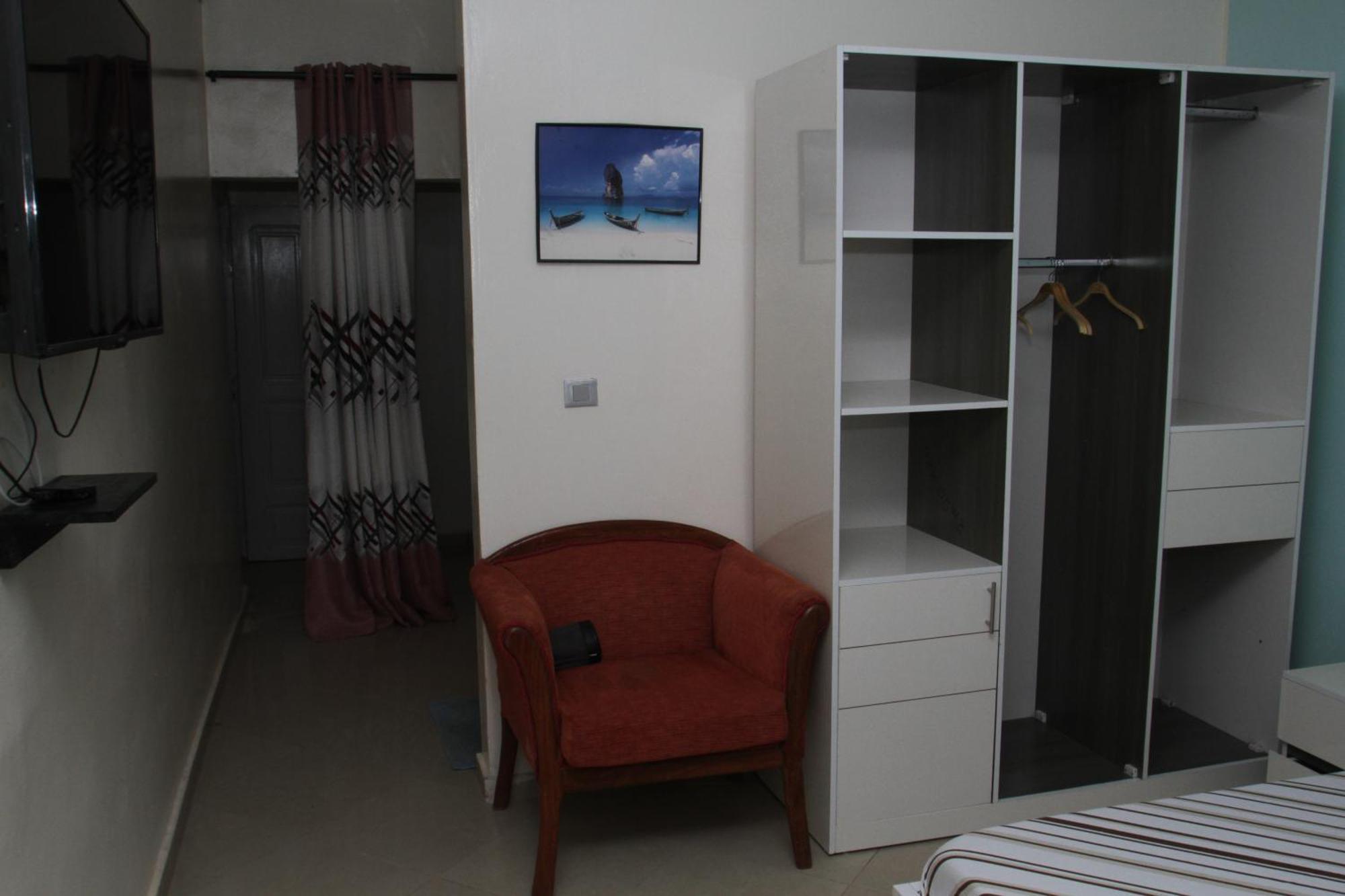 " Le Nid Douillet ", Un Fabuleux Studio, Calme, Cosy Et Bien Climatise Au Centre De Saly Luaran gambar